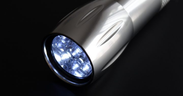 latarka taktyczna LED
