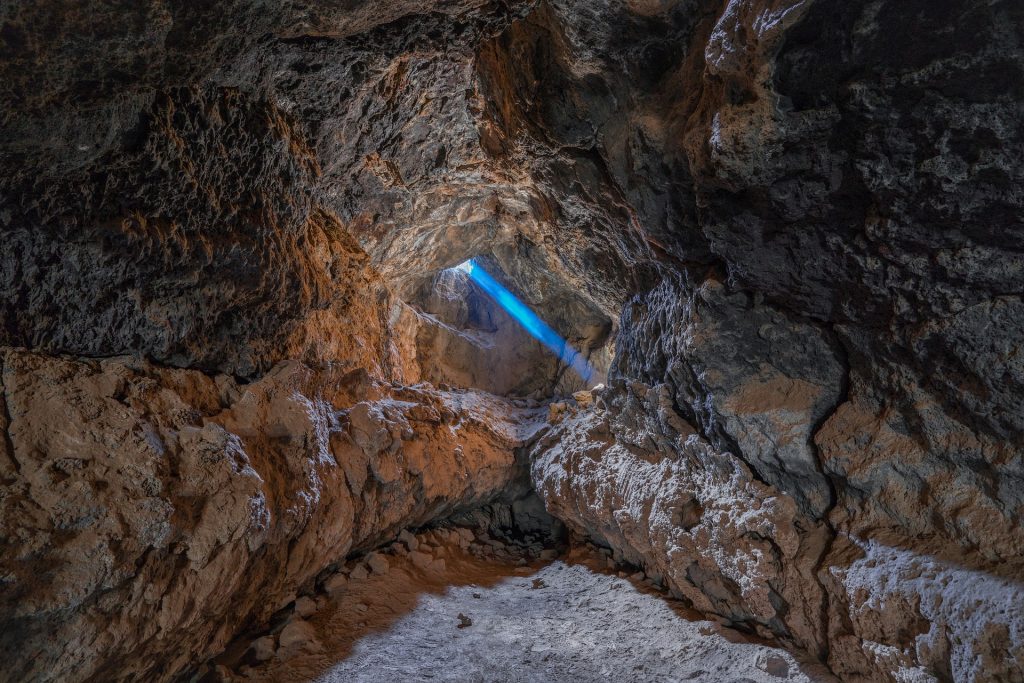 Wideoendoskop przyda się w eksploracji trudno dostępnych miejsc, np. w jaskiniach (fot. pixabay.com)