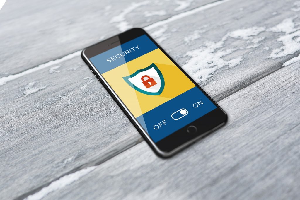 Współczesna cyberprzestępczość dotyczy też smartfonów (fot. pixabay.com)